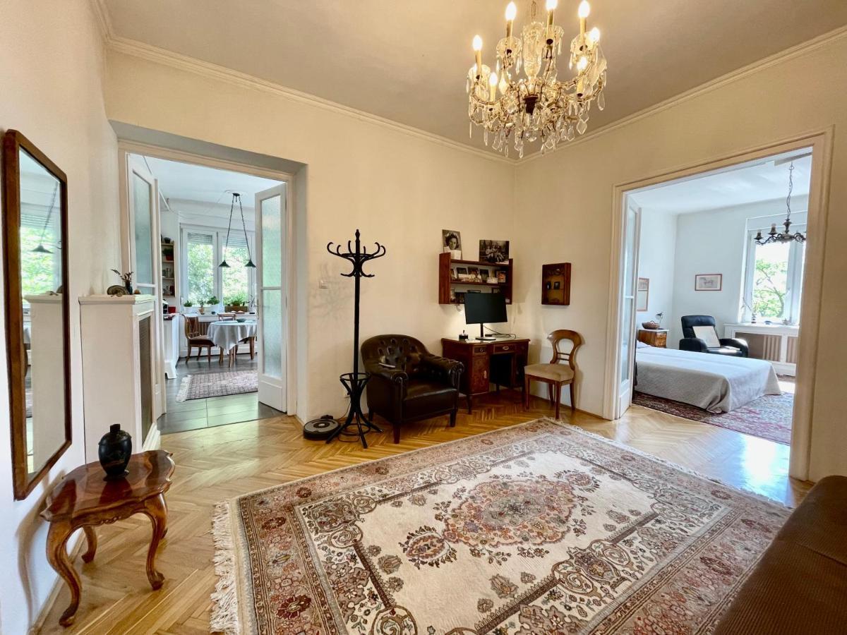 With Terrace Overlooking The Park Apartamento Budapest